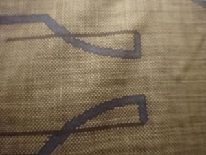 アンティーク　抽象模様織出し本場泥大島紬着物（5マルキ）